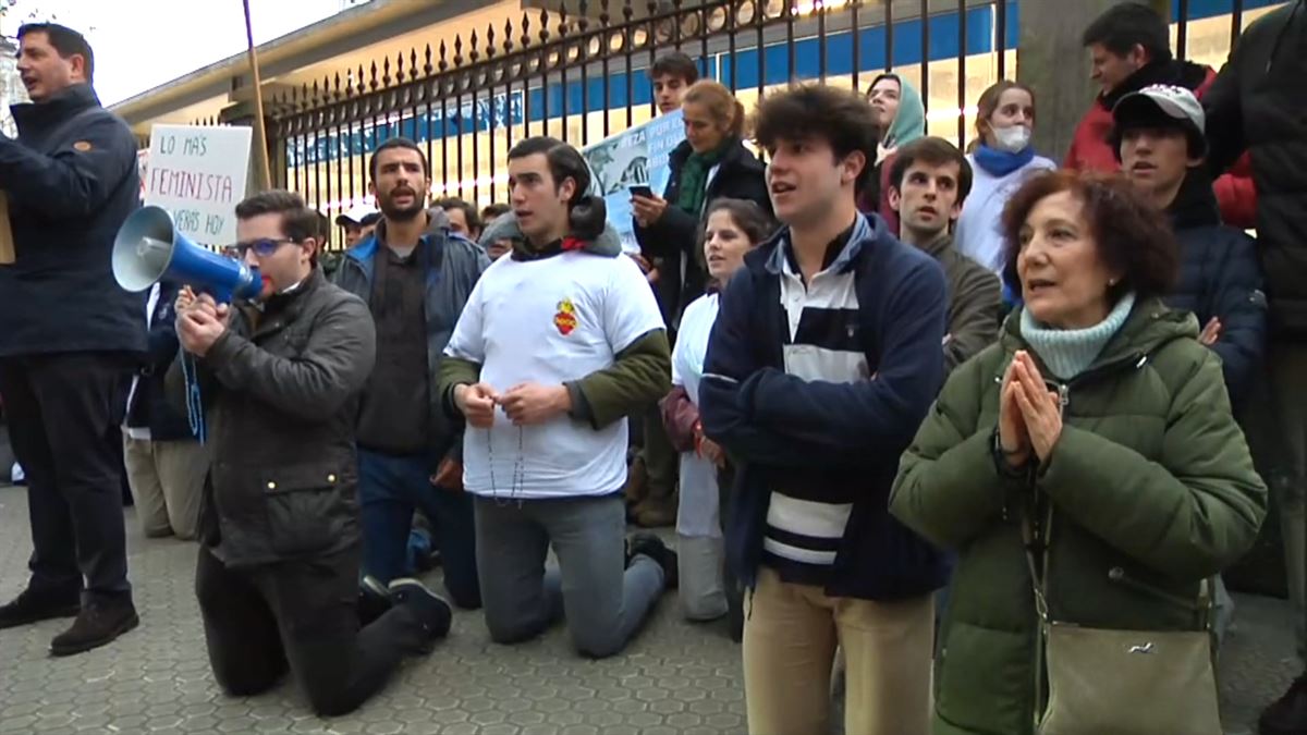 Imagen de una protesta antiabortista en Vitoria-Gasteiz. Foto obtenida de un vídeo de EITB Media. 