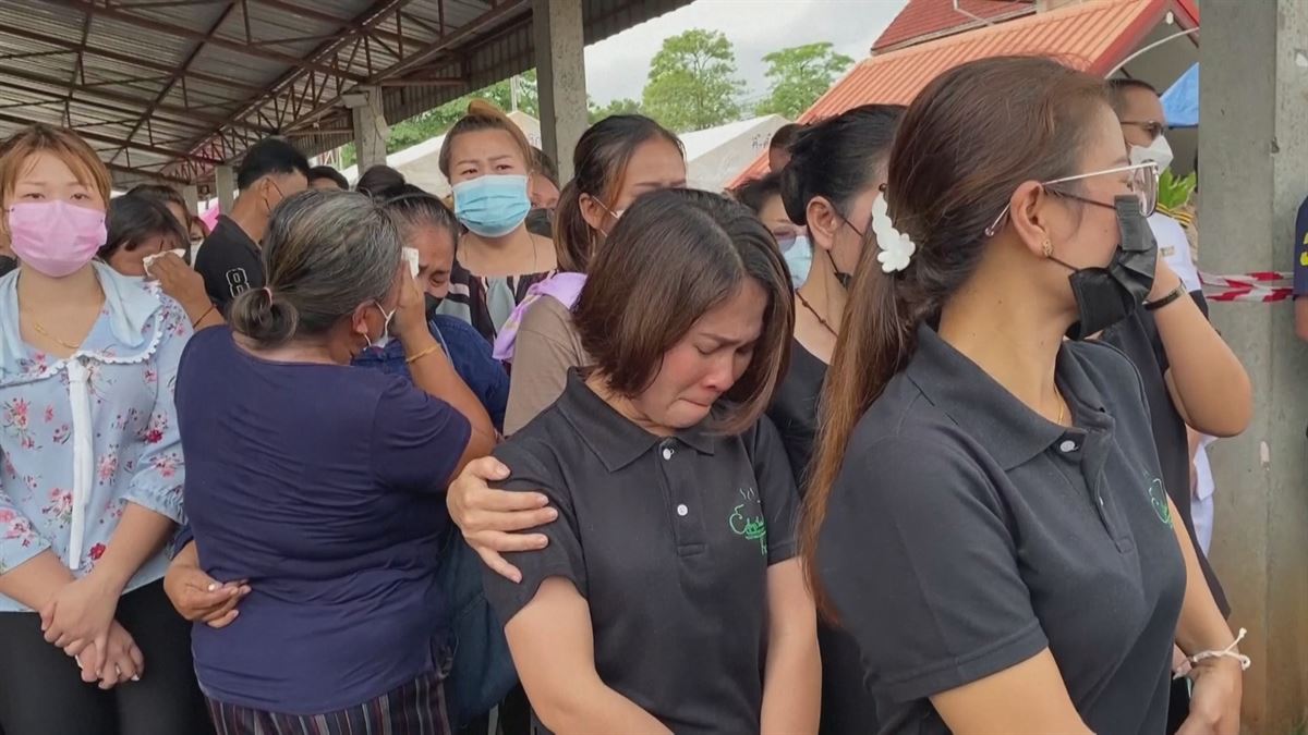 Familiares lloran a las víctimas. Imagen obtenida de un vídeo de Agencias.