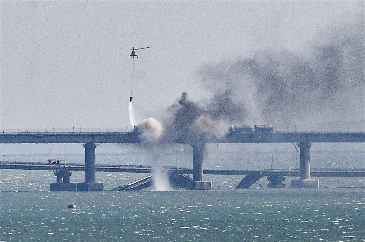 El puente de Crimea tras ser atacado. Foto: EFE