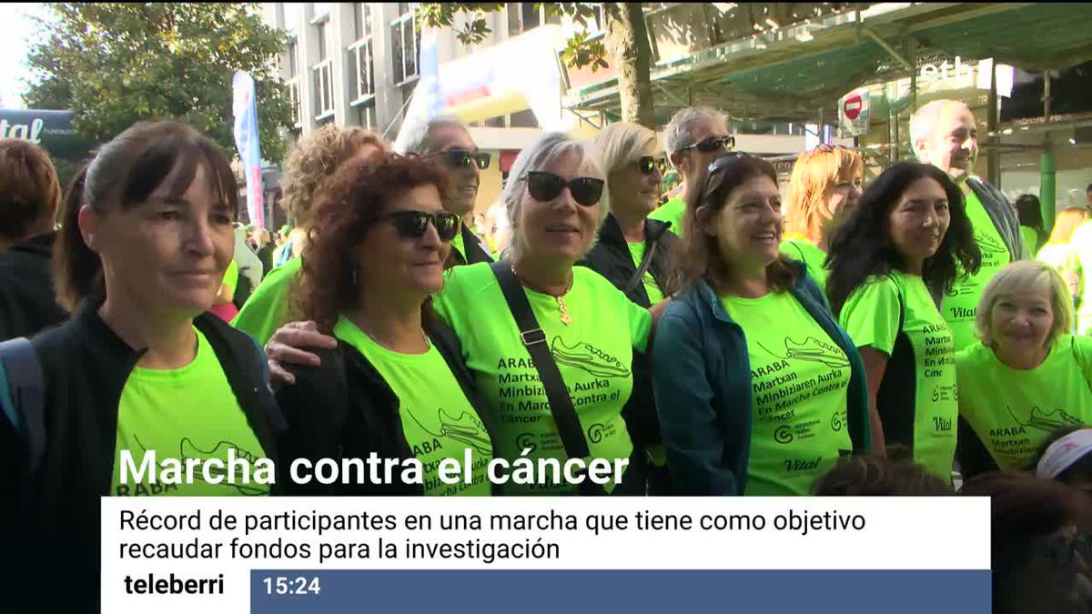 Varias mujeres participan en la marcha.