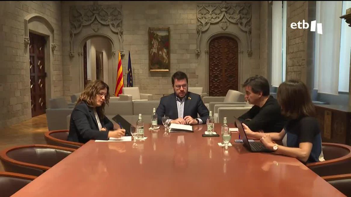 El presidente catalán, Pere Aragonès, reunido con su equipo. Foto: EFE
