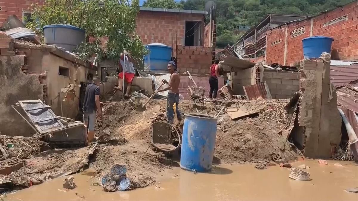 Deslizamiento de tierra en Las Tejerías. Imagen obtenida de un vídeo de Agencias.