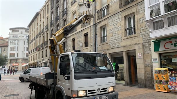 Comienzan a instalar las luces de Navidad