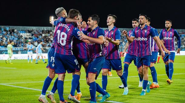 Jugadores del Eibar celebrando un gol