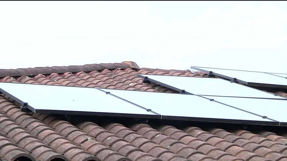 Para colocar placas solares en edificios no será necesario solicitar la licencia municipal de obras