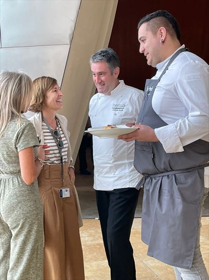 Los cocineros Sebastián Garota y Josean Alija