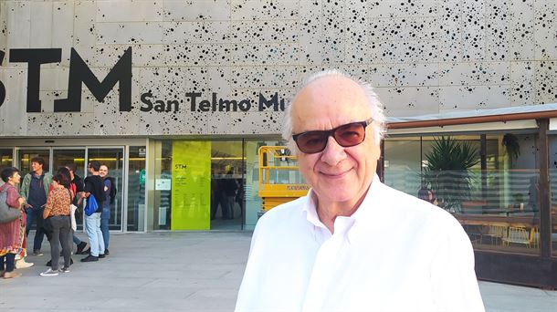 Boaventura de Sousa Santos frente al Museo San Telmo de Donostia