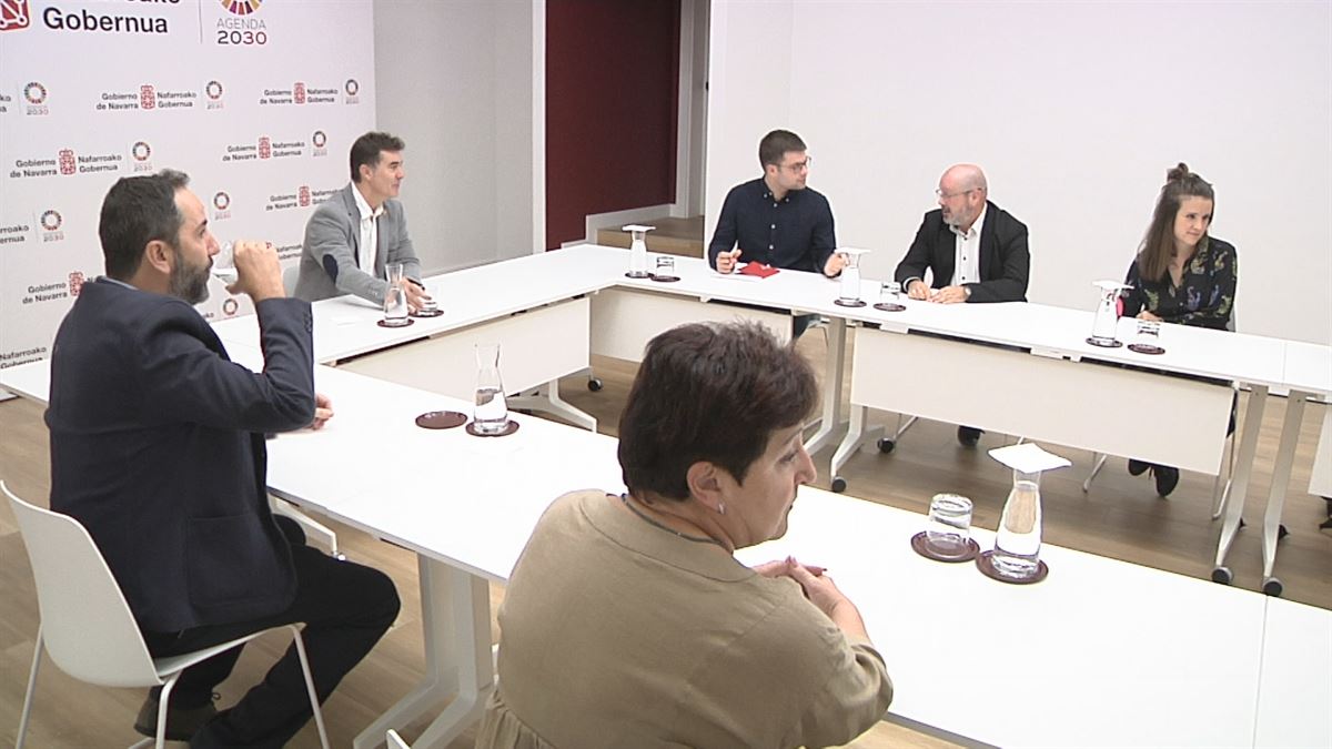 La reunión de esta mañana. Imagen obtenida de un vídeo de EITB Media.