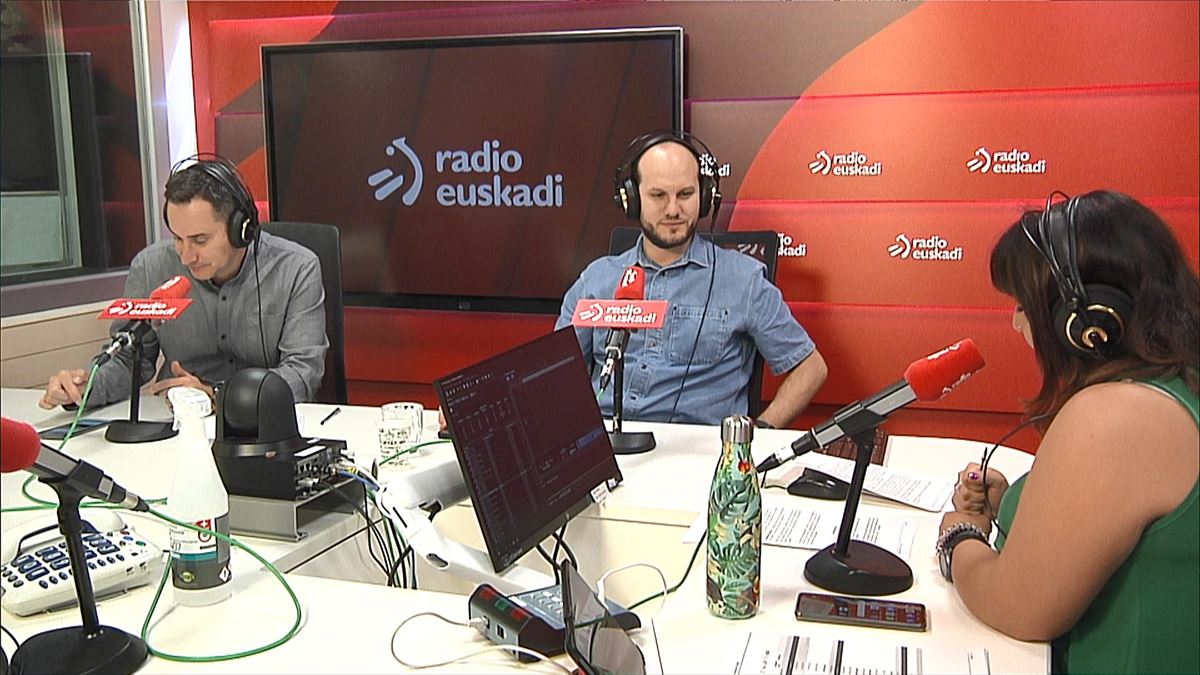 Legebiltzarkideak Radio Euskadiko estudioetan, larunbat honetan. Argazkia: EITB Media