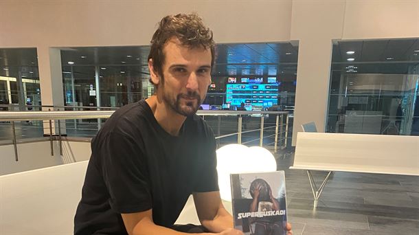 Vicente Paredes nos ha visitado con SuperEuskadi, su tercer libro