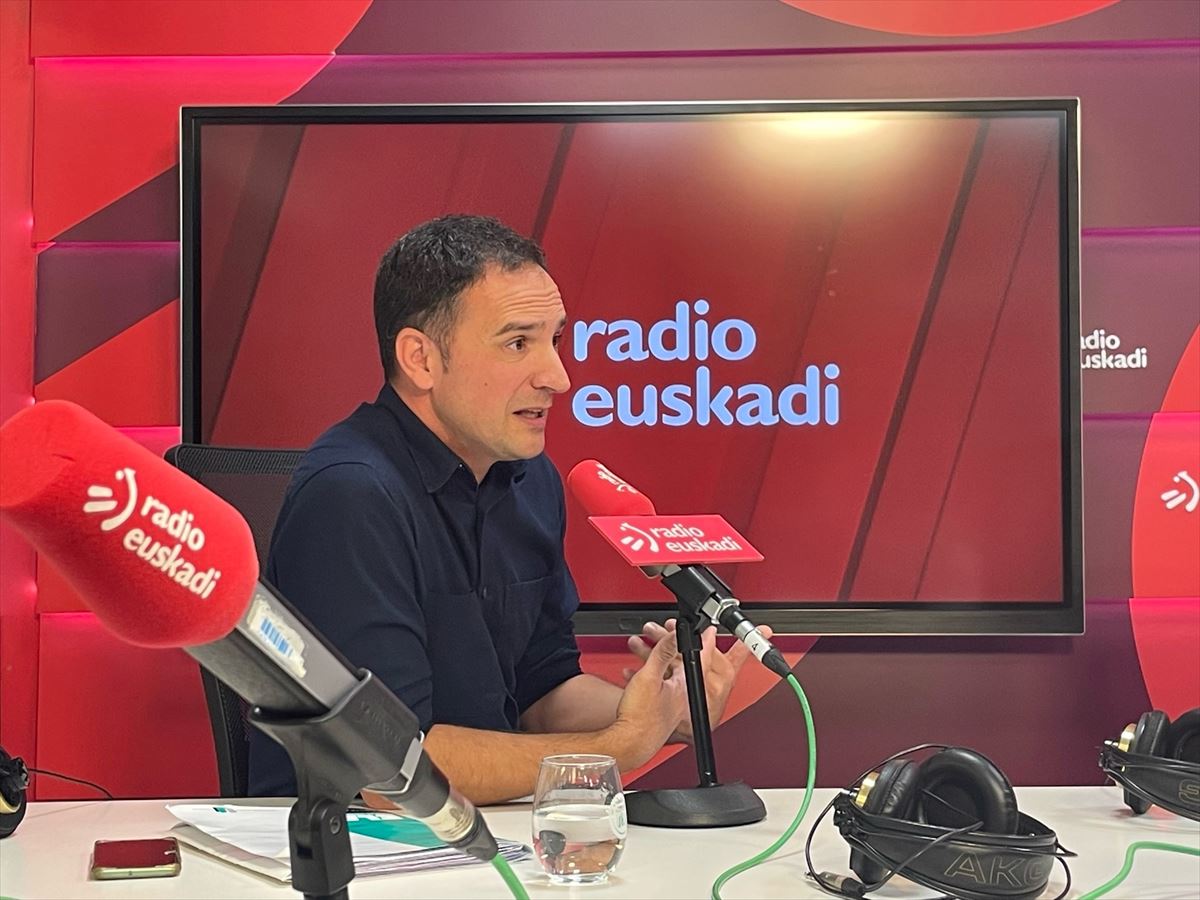 Mitxel Lakuntza en Radio Euskadi, en una imagen de archivo