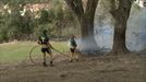 Un equipo de 25 efectivos hará guardia durante la noche en Balmaseda y Zalla para evitar que el fuego se avive