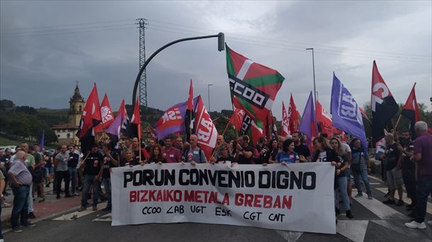 Gehiengo sindikalaren manifestazioa Iurretan egin dute, eguerdian. 