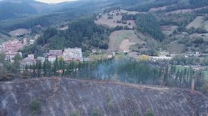 Balmasedan piztutako sutean ia 800 hektarea erre dira guztira: 426, Balmasedan; 15, Zallan; eta 350, Burgosen