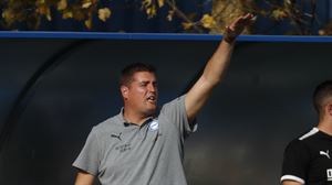 Mikel Crespok Alaves Gloriosaseko entrenatzailea izateari utzi dio