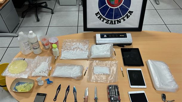 La Ertzaintza detiene a tres personas por tráfico de drogas tras incautarles más de dos kilos de speed