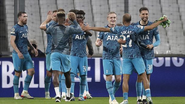 Los jugadores del Tottenham celebran la victoria ante el Marsella.
