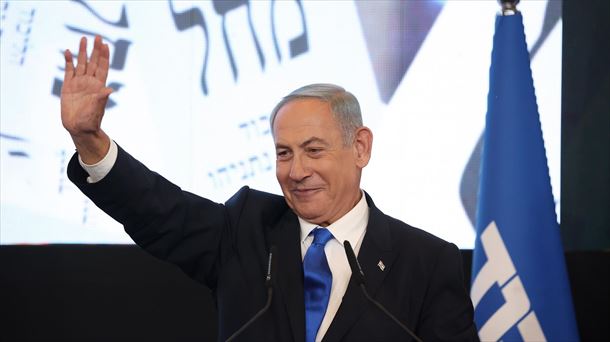 Netanyahu, bart gauean jarraitzaileen aurrean egindako ekitaldian. 