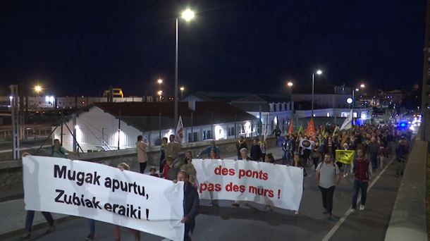 Mugen itxieraren kontrako manifestazioa