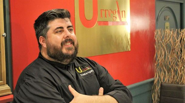 Yoseba Egaña, cocinero del Restaurante Urregin de Bilbao, conversa sobre recetas y premios de teatro