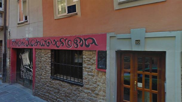 Vecinos de calle Zapatería 93 denuncian el ruidos y las peleas que se producen a las puertas del pub Woody