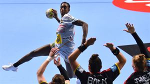 España vence a Alemania y pasa a la siguiente fase del Europeo (21-23)