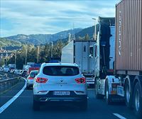 Más de tres horas con retenciones en las carreteras de Bizkaia, por cuatro accidentes múltiples