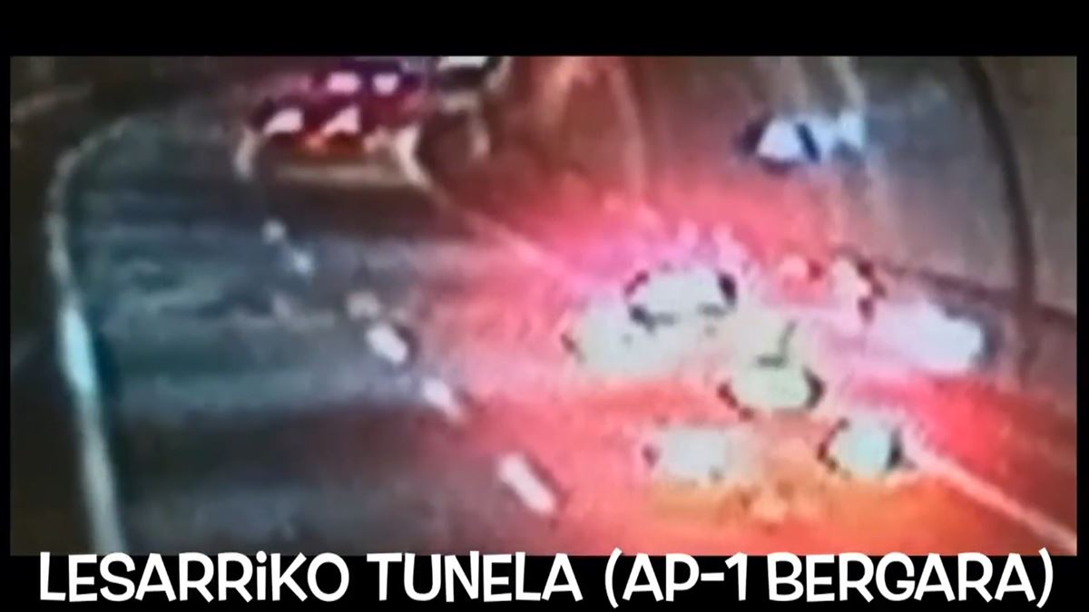 Momento exacto del derrumbe en el túnel de Lesarri en Bergara