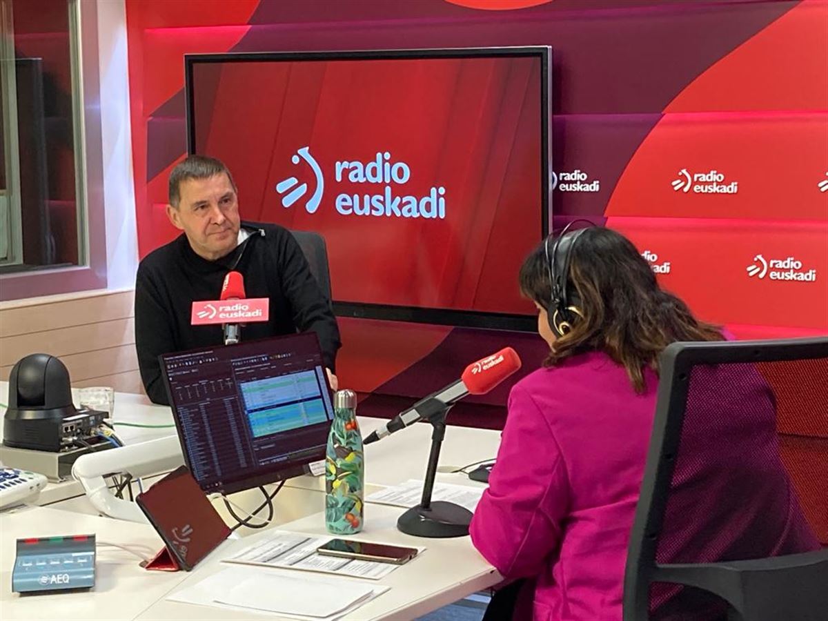 Arnaldo Otegi, Radio Euskadiko estudioetan. Argazkia: EITB Media.