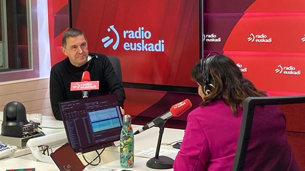 Arnaldo Otegi en los estudio de Radio Euskadi. EITB Media.