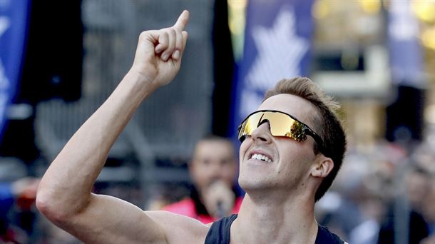 Nan Olivares, mira al cielo tras ganar. Foto: EFE