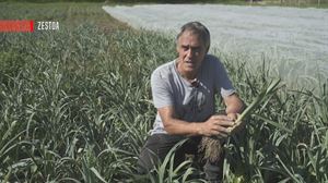 Sakona Etxalde Ekologikoko porruak nola ekoizten dituzten ikusi dugu