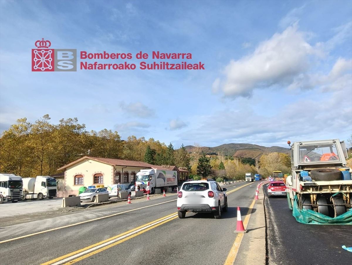 Lugar del siniestro en las obras de la carretera N-121-A, en Santesteban. Foto: Bomberos de Navarra