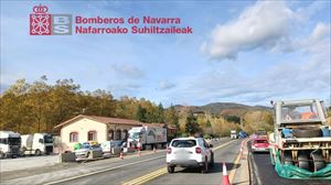 Langile bat hil da N-121-A errepidean, Donezteben, makina zapalgailu batek harrapatuta