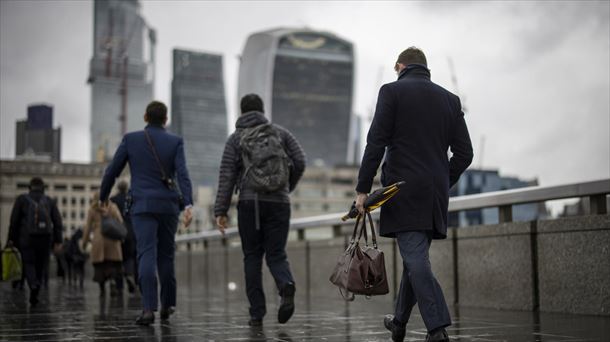 Gente paseando en Londres