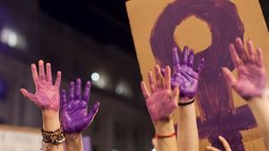 Manos moradas contra la violencia machista, en una imagen de archivo