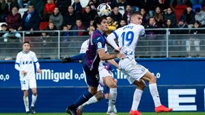 Alavesek eta Eibarrek igoera jomugan jokatuko dute larunbatean euskal derbia, Mendizorrotzan