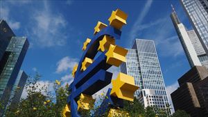 Europako Banku Zentralak interes-tasak puntu laurden jaitsi ditu, % 4,25eraino