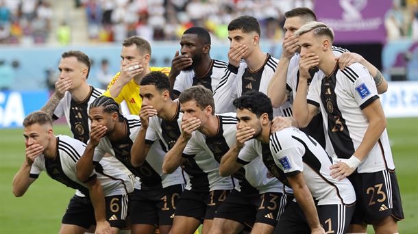 La alineación titular de Alemania, en la protesta. Foto: EFE. 