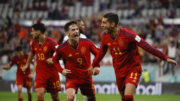 Jugadores de España celebrando un gol.
