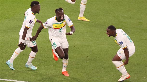 Jugadores de Senegal celebrando un gol