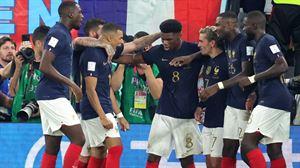 Francia, primera clasificada para octavos tras ganar a Dinamarca (2-1)