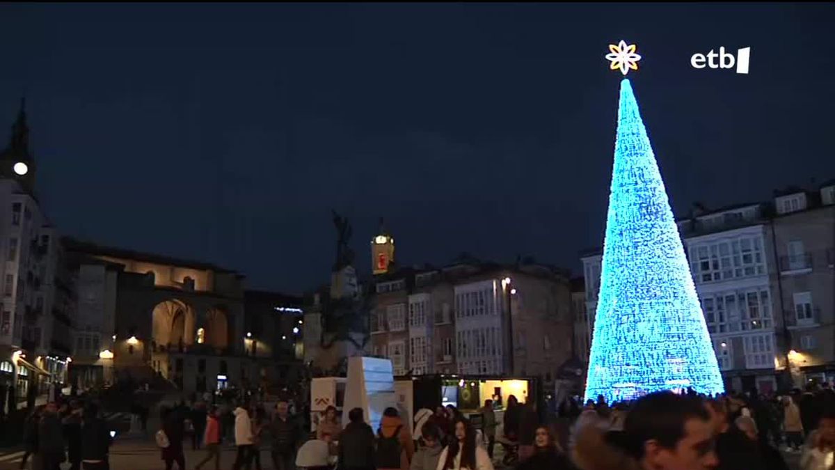 Pino gigante de luz, en Vitoria-Gasteiz
