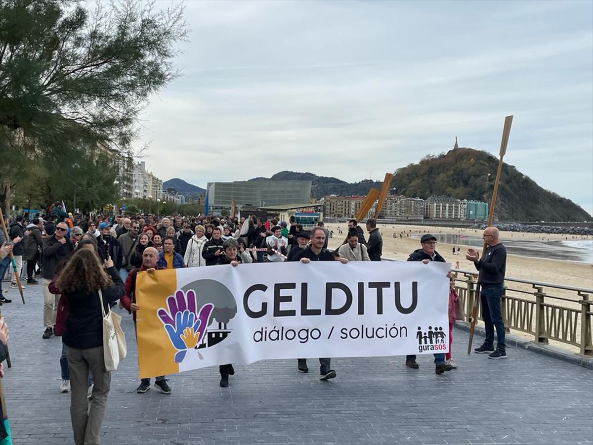 Manifestazioaren buruan ikusitako pankarta. Argazkia: Xabier Urteaga | EITB MEDIA