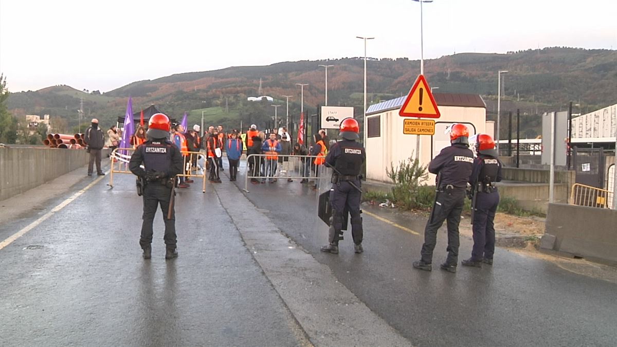 Trabajadores de Amazon Euskadi, esta mañana. 