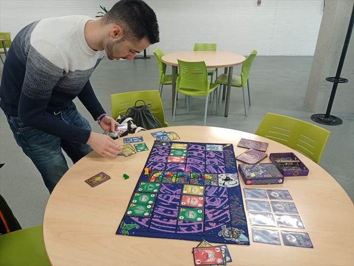 Ordered Witch, juego de Iván Losada