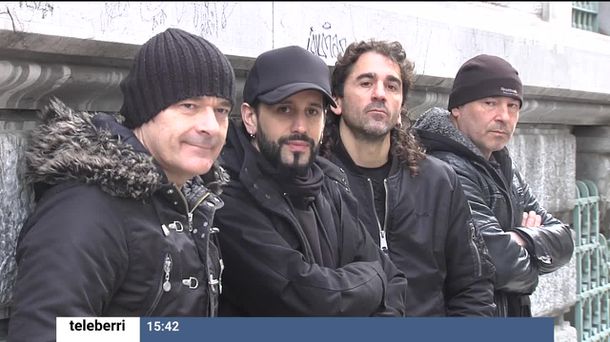 Su Ta Gar taldeko kideak, artxiboko irudi batean