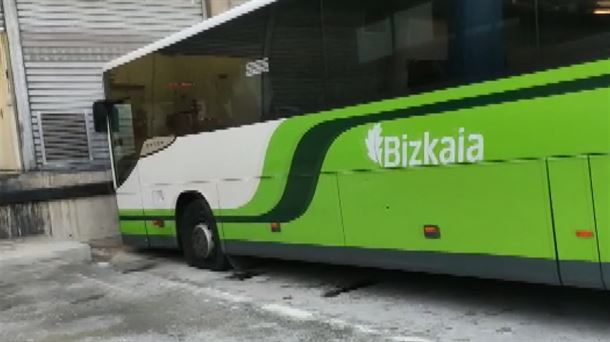 Bizkaibus konpainiaren autobus baten artxiboko irudia