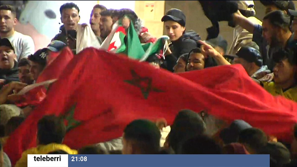 Los marroquíes de Bilbao celebran la victoria.