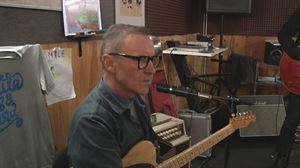 Gari, Josu Zabala eta Txanpi berriro elkarrekin entseatzen harrapatu ditugu, ostiraleko kontzertuaren aurretik